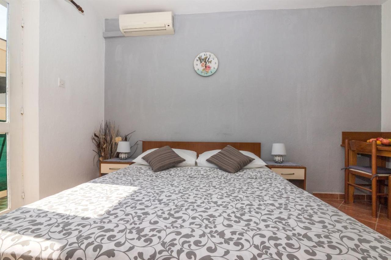 Apartments Tolj Igrane Extérieur photo