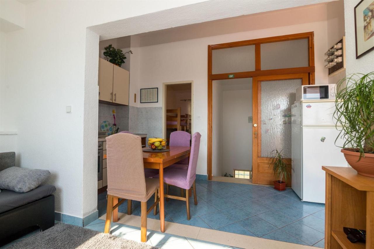 Apartments Tolj Igrane Extérieur photo
